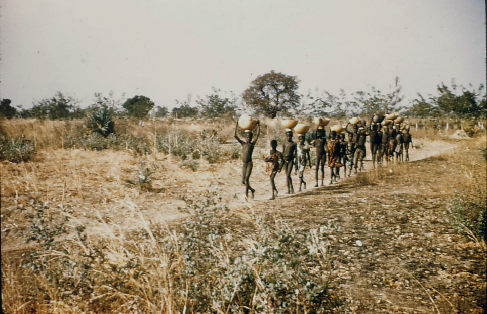 Femmes chemin march